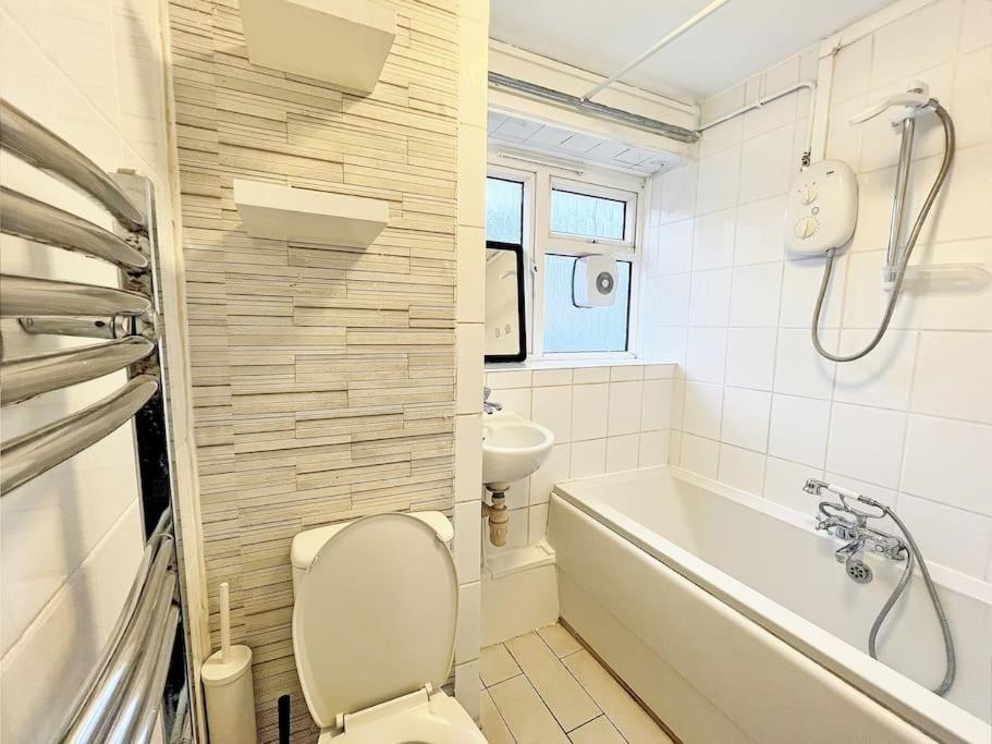 Cosy Croydon Apt Sleeps 5 Extérieur photo