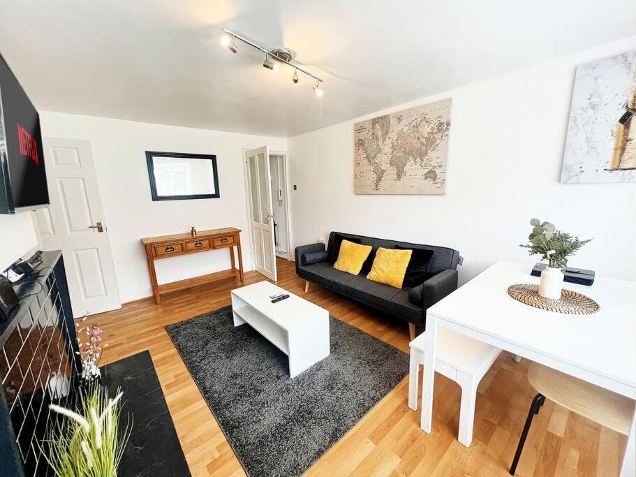 Cosy Croydon Apt Sleeps 5 Extérieur photo